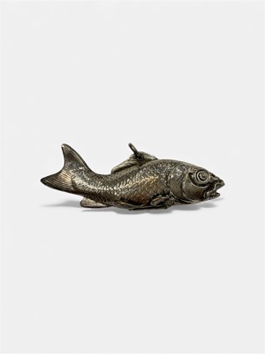 Lot 998 - Silver plated novelty fish Vesta case 7cm
