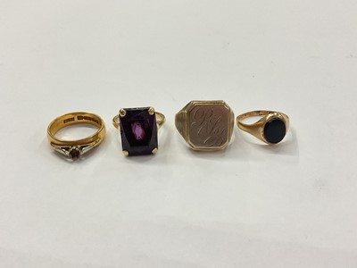Lot 964 - Group of four rings to include a 22ct gold band, synthetic purple stone dress ring and two 9ct gold signet rings