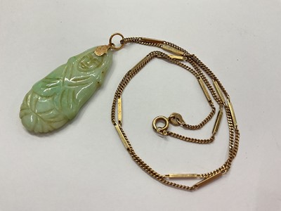 Lot 965 - Chinese carved green jade/hardstone pendant on 9ct gold chain
