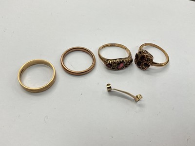 Lot 904 - 9ct gold band, 9ct gold garnet and split pearl ring, two yellow metal rings and a small piece of gold marked '9ct'