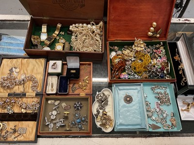 Lot 905 - Group of antique and costume jewellery, including some silver