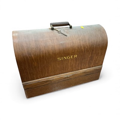 Lot 498 - Singer sewing machine in case.