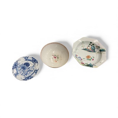 Lot 24 - Three pieces of 18th century Chinese porcelain, to include a famille rose basin and punch bowl, and a blue and white plate (a/f)
