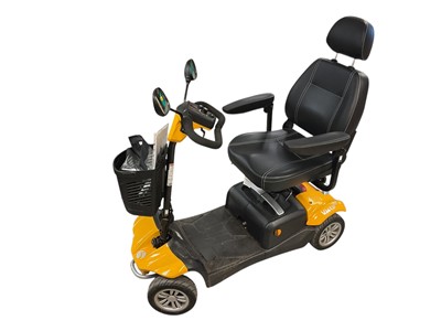 Lot 5 - Rascal Vista DX mobility scooter with charger