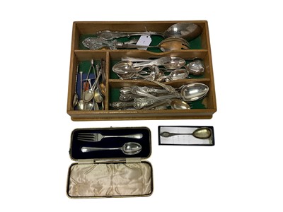 Lot 215 - Selection of miscellaneous 19th / 20th century silver flatware and cutlery (various dates and makers).