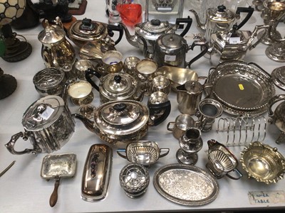 Lot 319 - Collection of silver plated items