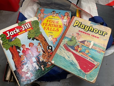 Lot 524 - Lot children's annuals and sundry books