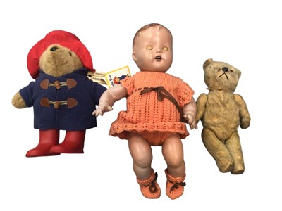 Lot 318 - Vintage 'Pedigree' composite doll, Paddington Bear, bone part chess set, other toys and games (1 box)