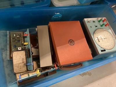 Lot 332 - Group of vintage scientific instruments including a Griffin Centisecond Timer, Universal Labpack, collection of W.G. Pye & Co wooden rulers etc