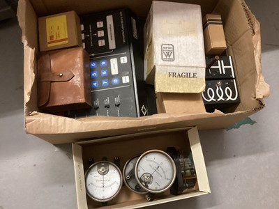 Lot 334 - Group of vintage scientific instruments including a Versatile Laboratory Aid, Galvanometers, Universal Indicators etc