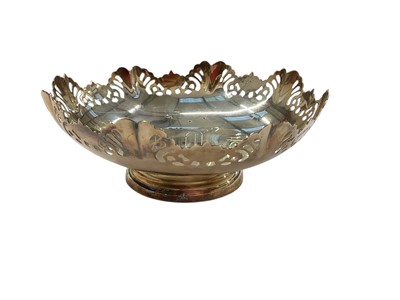 Lot 1011 - Silver pedestal dish with pierced decoration (Sheffield 1966), 15cm diameter