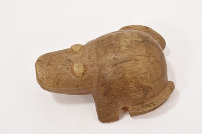 Lot 783 - Unusual carved rhinoceros horn frog