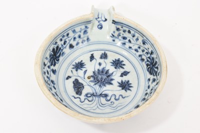 Lot 73 - Chinese blue and white bowl