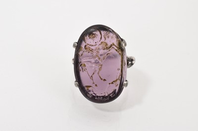 Lot 530 - Antique intaglio ring