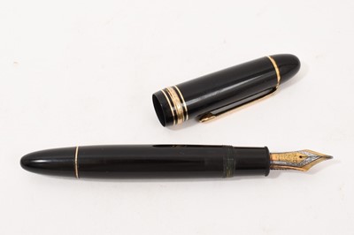 Lot 763 - Mont Blanc Meisterstuck fountain pen, model no 140, with 18ct gold nib, 15cm long