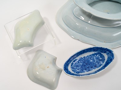 Lot 93 - Early 19th century blue and white pickle set, of lozenge form on pedestal base, with five small fitted dishes, printed with the Flower Cross pattern, 28cm across