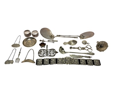 Lot 236 - Selection of miscellaneous silver and white metal (various dates and makers).
