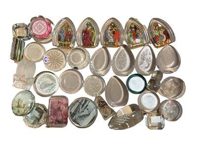 Lot 5109 - Collection of paperweights