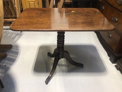 Lot 5322 - Georgian occasional table measuring approximately 66.5cm tall
