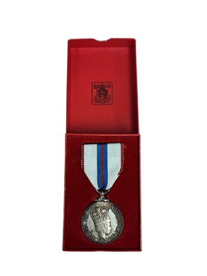 Lot 34 - Elizabeth II 1977 Silver Jubilee medal in original Royal Mint cardboard box.
