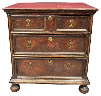 Lot 1362 - Good early 18th century oak chest of drawers of small size on bun feet