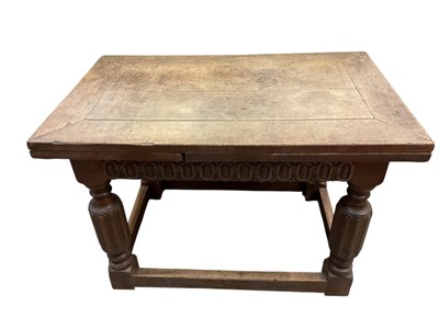 Lot 1376 - 17th century style Continental oak draw-leaf dining table
