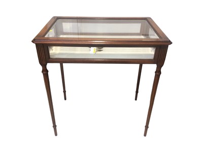 Lot 5367 - Edwardian style mahogany display table
