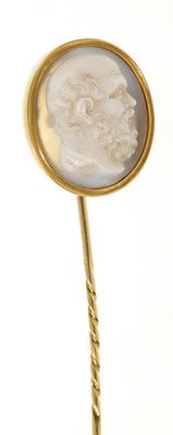 Lot 409 - 19th century Italian carved hardstone cameo stick pin depicting a classical male bust in a gold setting, 9.3cm