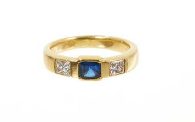 Lot 451 - Sapphire and diamond three stone ring in 18ct gold setting