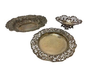 Lot 320 - Three silver Bon Bon dishes by William Comyns