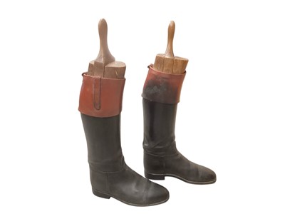 Lot 905 - Pair of good quality Davies gentleman's black leather hunting boots with brown tops and wooden trees, size 9