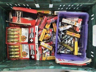 Lot 63 - Collection of various spark plugs (1 box).
