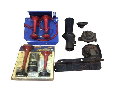 Lot 70 - One box of assorted car horns (1 box).