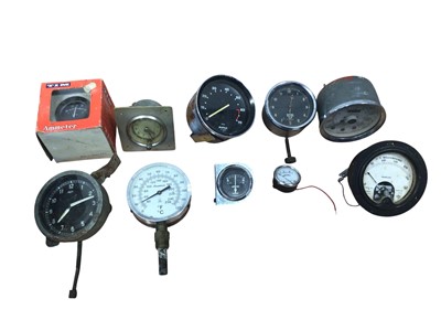 Lot 78 - Collection of vintage clocks and gauges (1 box).