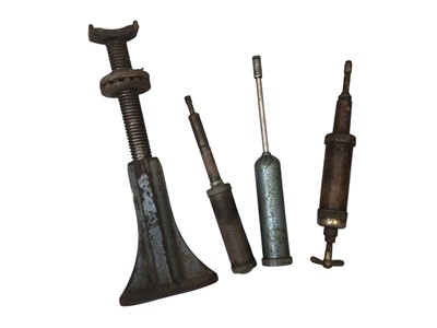 Lot 125 - Group of vintage grease guns and jacks