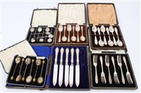 Lot 361 - Selection of early 20th century cased flatware...