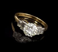 Lot 452 - Art Deco diamond single stone ring, the old...