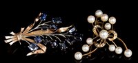 Lot 467 - Sapphire floral spray brooch in white and...