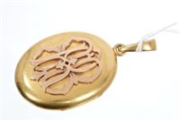 Lot 520 - Victorian yellow metal oval locket with...