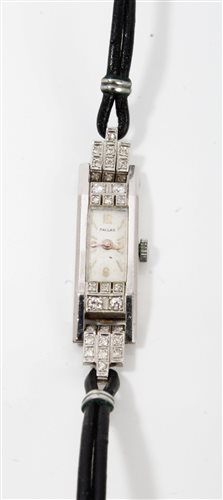 Lot 1202 - Art Deco platinum and diamond set cocktail