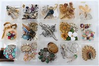 Lot 1220 - Collection of vintage brooches and clip-on...