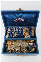 Lot 1225 - Jewellerylery box containing vintage...