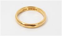 Lot 1229 - Gold (22ct) wedding ring. Size K