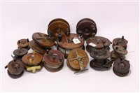 Lot 1551 - Large quantity of vintage wooden fishing reels...