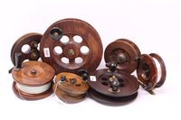 Lot 1552 - Quantity of large vintage wooden fishing reels...