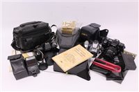 Lot 1631 - Cameraseras and photographic equipment -...