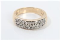 Lot 1282 - Gold (9ct) ring with pavé set brilliant cut...