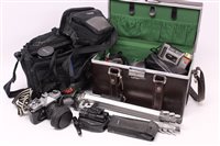 Lot 1627 - Quantity of photographic equipment -...