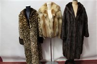 Lot 3084 - Ladies' vintage faux leopard print coat, fox...