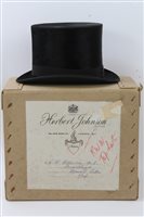 Lot 3093 - Gentlemen's 'Extra Quality' black top hat in...